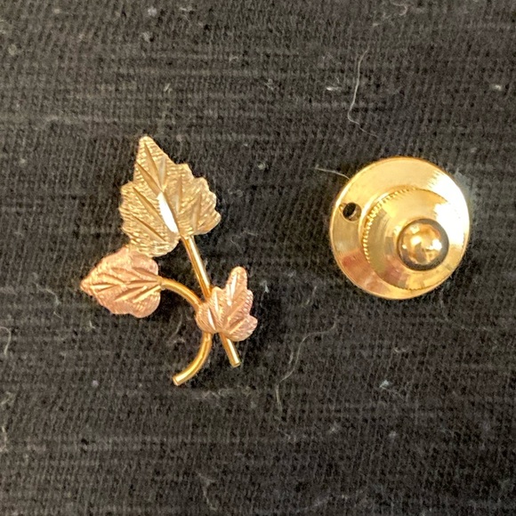 Landstrom’s Black Hills Gold Pin - Picture 2 of 4